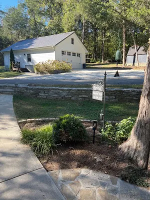 Bluebird Rest - Lakefront Cottage