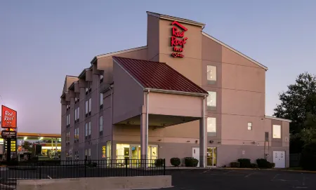 Red Roof Inn & Suites Philadelphia - Bellmawr
