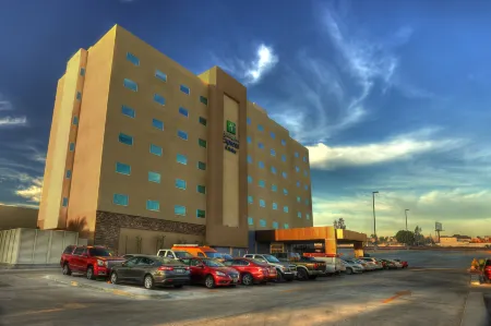 Holiday Inn Express & Suites Mexicali Отели рядом с достопримечательностью «COMPUERTA SHARP»