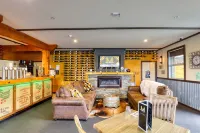 Lake Resort by Marsden - bar