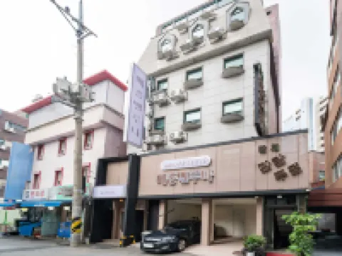 Maison Veluna 鄰近國會議事堂的酒店