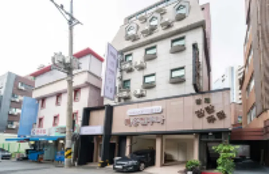 Maison Veluna โรงแรมใกล้ตึก 63 ชั้น