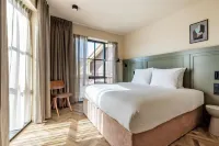 Metzlr House Hotels near Haarlem