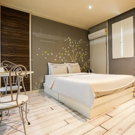 Goodstay Bandi Hotel Отели рядом с достопримечательностью «Стадион Пхаджу»