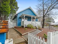 Bright 3-Bed House with Garden,