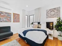 Stunning Studio Apartment Near Public Transport - Apartments