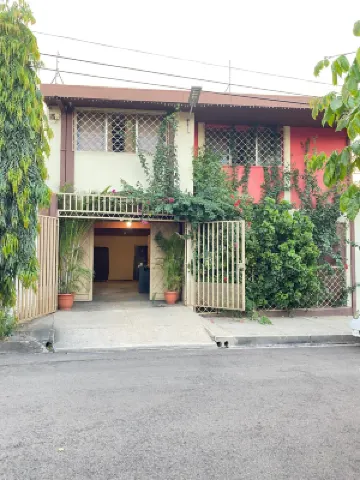 Mountain View Hostel Hotels in Santa Ana