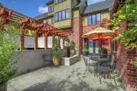 The Eagle Harbor Inn