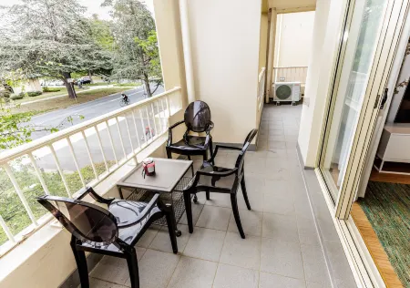 Stylish Inner-City Haven at The Gatsby