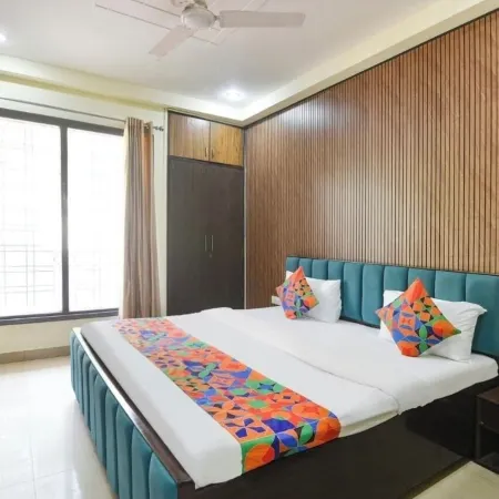 Hotel Red Leaf