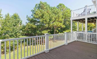 Creekside Getaway Stay for 8