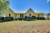 Peaceful & Convenient Country Retreat in Lexington - 3-Star