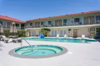 California Suites Hotel - Hot Tub