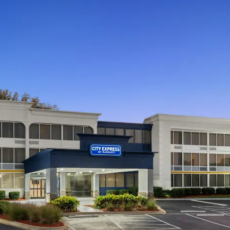 City Express by Marriott Charlotte South End Отели рядом с достопримечательностью «Торговый центр SouthPark»