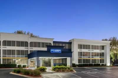 City Express by Marriott Charlotte South End Hotels near Park Square