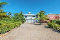 Entire Beach Villa, Pool, BBQ, Bikes, Paddleboards, Kayaks & Window Wall Porch Hotel di 