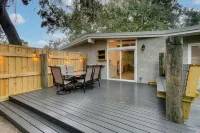 Bright Jekyll Island Home w/ Deck < 1 Mi to Beach - 3-Star