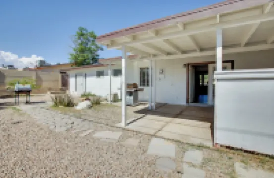 Las Vegas Retreat w/ Yard < 5 Mi to Strip!