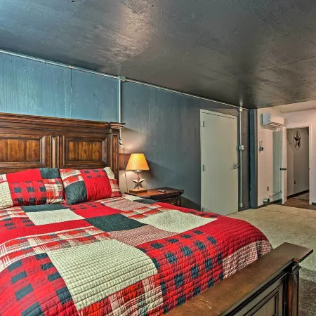 Charming Quitman Cabin < 2 Miles to Lake Fork