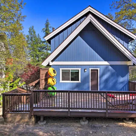 Bikes + Game Room: Lovely Lake Arrowhead Home!