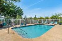 Key West Inn - Fairhope - Pools