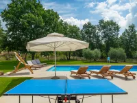 Spacious country villa with private pool Hotels in Tar