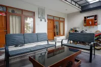 RedDoorz @ Solo Baru