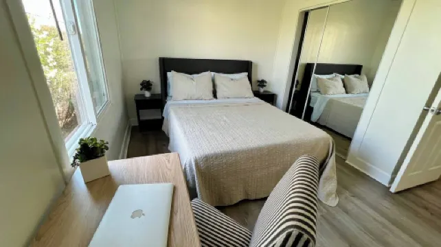 Charming Garden Oasis, Walkable, Laundry, Parking, 1 Br