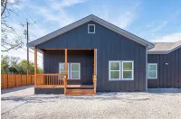 Bright and Clean 3 Bedroom Near Fun Riverwalk - Lejligheder