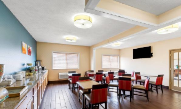 Quality Inn & Suites Springfield Southwest Near I-72