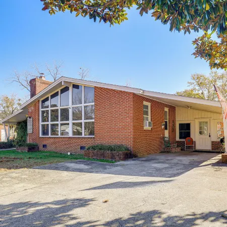 7 Mi to Neuse River! Family Home w/ Poolside Oasis