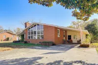 7 Mi to Neuse River! Family Home w/ Poolside Oasis