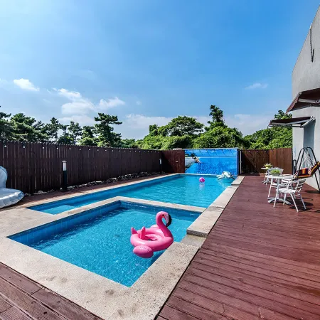 Seogwipo Sagyehaedam-Eun Spa Pension Отели рядом с достопримечательностью «Парк Норимэ»