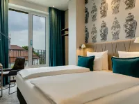 Motel One Dresden am Zwinger Hotels near Porcelain Collection