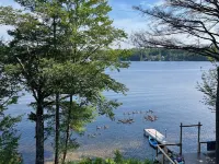 Half Moon Lake, Barnstead, NH vacation house on water front with firepit Hotels in Barnstead