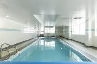 앨버트 코트, 캠퍼스 숙소 - 주차장