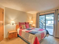 Sunriver Home w/ Hot Tub & 8 Sharc Passes โรงแรมในซันริเวอร์