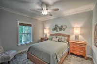 Quiet Fisherman's House w/ Hot Tub + Tropical Bar! - Balkon