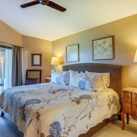 Lake, Mountain and Golf Views Palm Valley Retreat