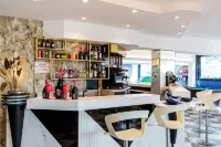 Hotel Baltic Riccione-Fronte Mare - بار