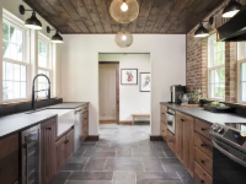 Luxuriously Restored Farm Cabin