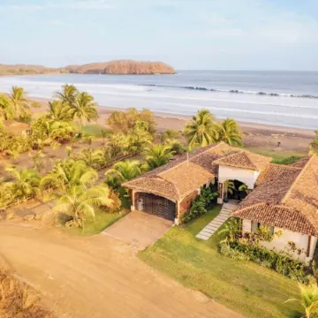 Beachfront Home + Private Pool, Playa Venao, Sleeps 10+
