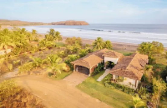 Beachfront Home + Private Pool, Playa Venao, Sleeps 10+ Hotel a 