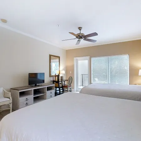 Home Near Beach with Free Wifi, Shared Pool, Central AC, Private W/D