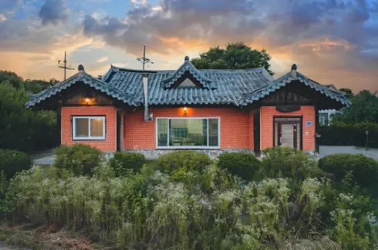 Chuncheon Viandante Dokchaehanok