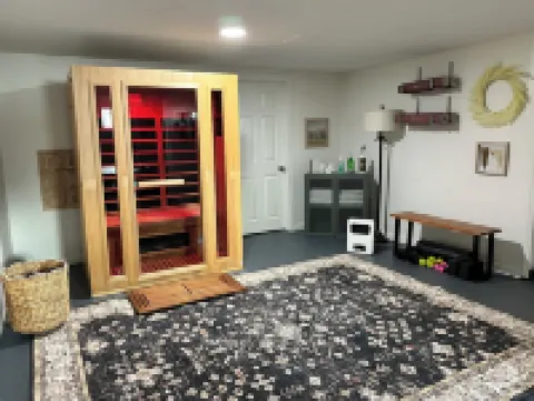 Luxe Waterfront Retreat w/ Infrared Sauna & Red Light. Near New Paltz Hotels in Shawangunk