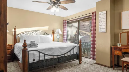 Peaceful Mountain Cabin w/ Decks & Private Beach Access Pine Haven by Avantstay - 2-Star