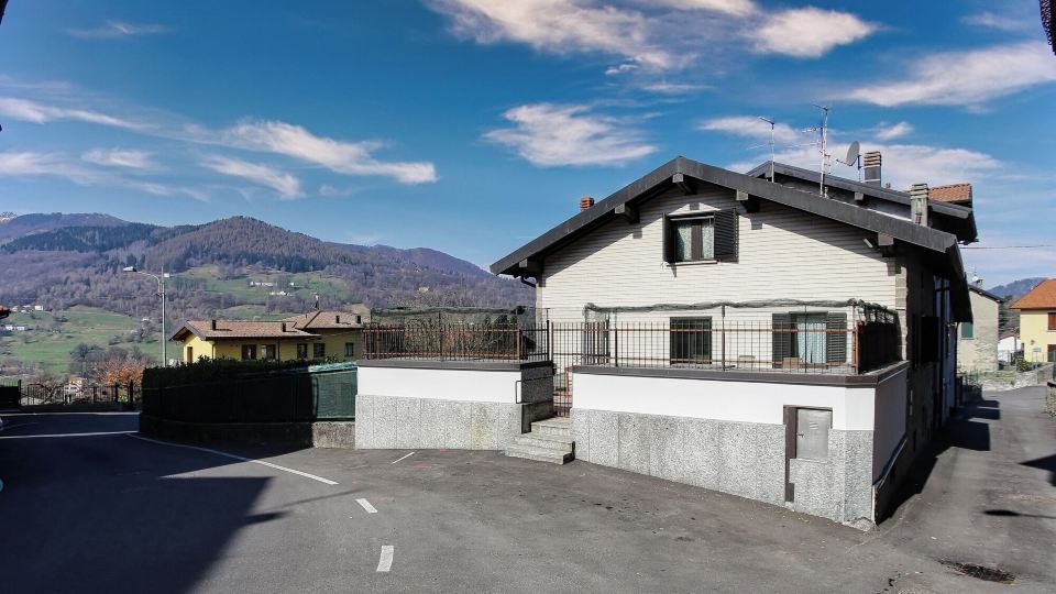 Panoramic Dream House