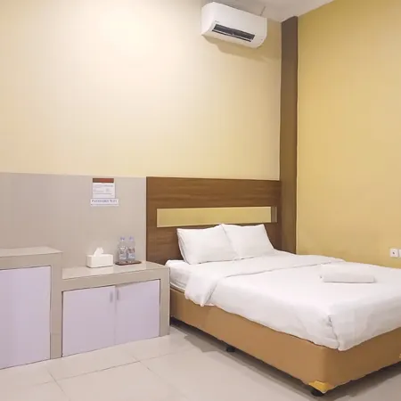 Shabrina Homestay Syariah Terminal Tirtonadi Solo RedPartner