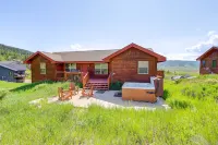 Beaver Lodge 5 Bedroom Home - Parking